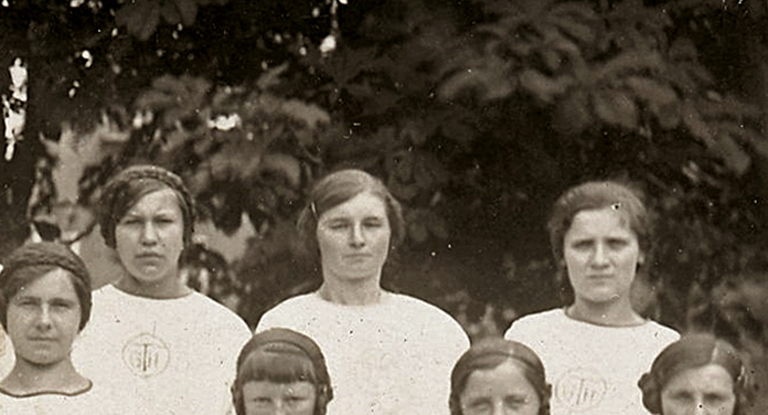 altes Foto von Mädchengruppe
