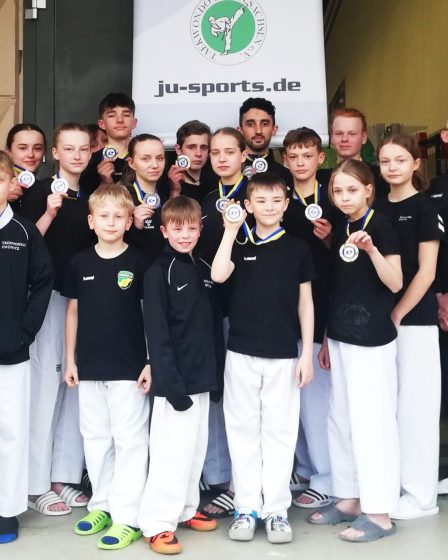 Jugendliche bei Taekwondo Siegerehrung